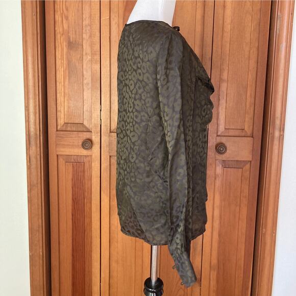 BCBGMAXAZRIA Green Animal Print Silk Blend Blouse, Size XXS - Picture 2 of 7